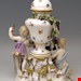  مجسمه دست ساز دکوری چینی آنتیک قدیمی Meissener Urnenvase mit zwei Putten von Kaendler  Modell 1009 hergestellt um 1830 1840