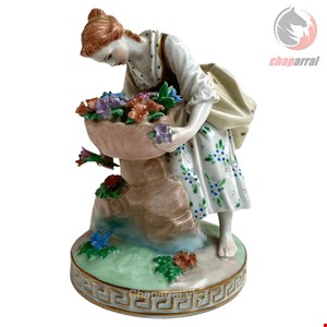 مجسمه دست ساز دکوری چینی درسدن آلمان Verschnörkelte Vintage Figur einer Dame mit Blumen Dresden Deutschland
