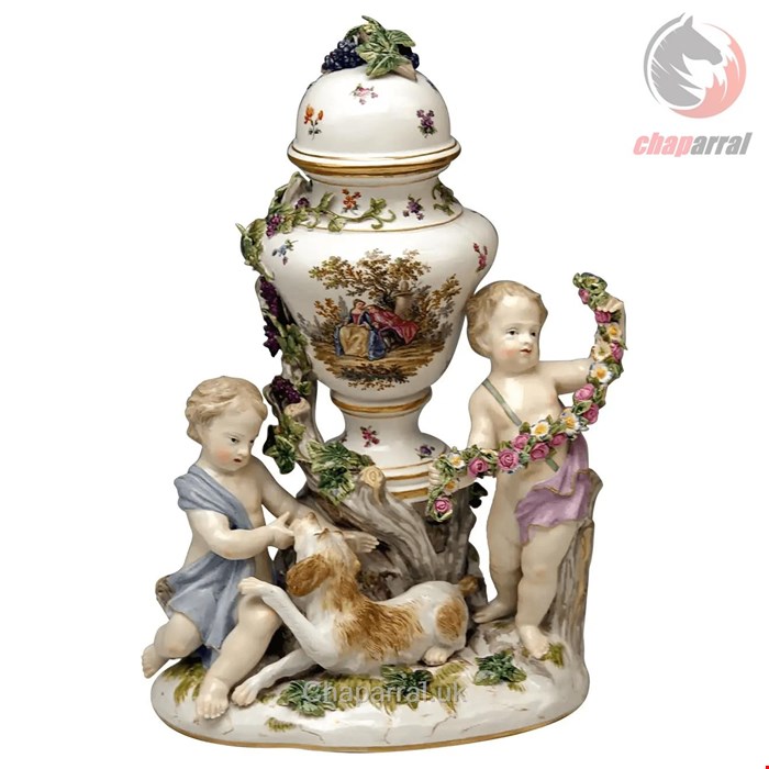 مجسمه دست ساز دکوری چینی آنتیک قدیمی Meissener Urnenvase mit zwei Putten von Kaendler  Modell 1009 hergestellt um 1830 1840