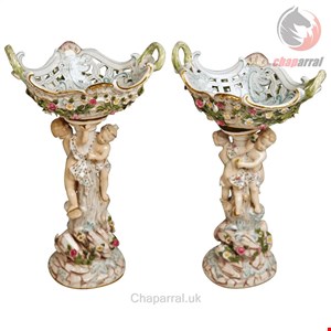 مجسمه دست ساز دکوری چینی آنتیک قدیمی Meissener Tafelaufsatz mit zwei Obstschalen Cherubs Modell A 59 Kaendler um 1860