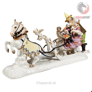 مجسمه دست ساز دکوری چینی آنتیک قدیمی Meissener Gruppe Sleigh Ride with the Court Jesters von J J Kaendler ca 1900